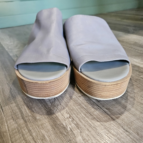 Vince. Saskia Leather Slides - Picture 4 of 7